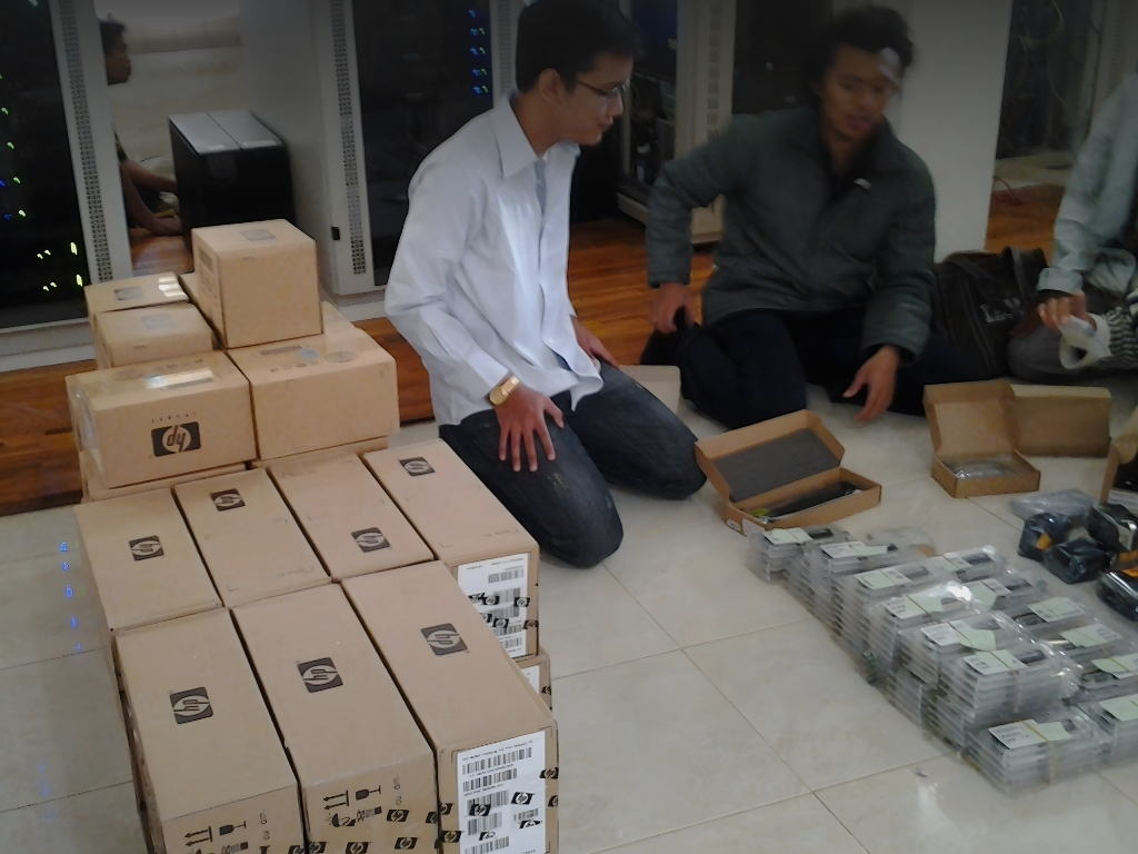 pare part server enterprise terdiri dari hdd ram psu dan heatsink